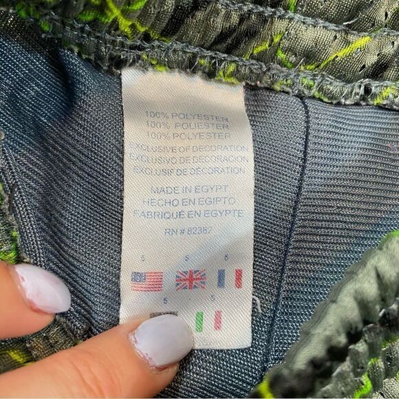 Boys Champion Green, Grey and Black Graphic Print Shorts Size 5 - Picture 3 of 9